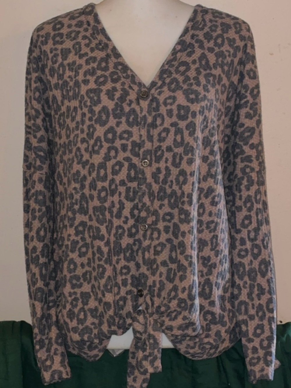Iwollence Leopard Print Button Front Tie Hem Sweater Top Size Large